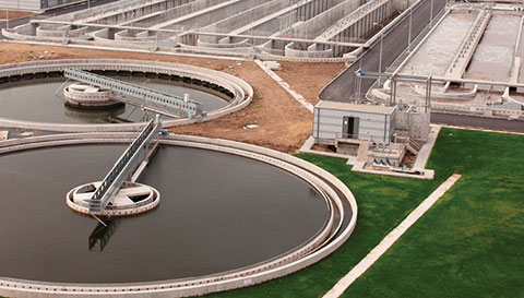 vue aérienne de l'installation de traitement des eaux usées industrielles